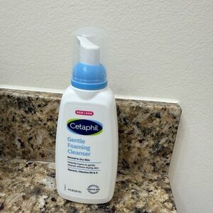 NWT Cetaphil Gentle Foaming Cleanser for Normal to dry Skin